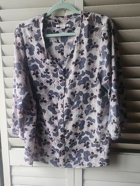 Floral V-Neck Button Front Blouse in Lavender and Purple
